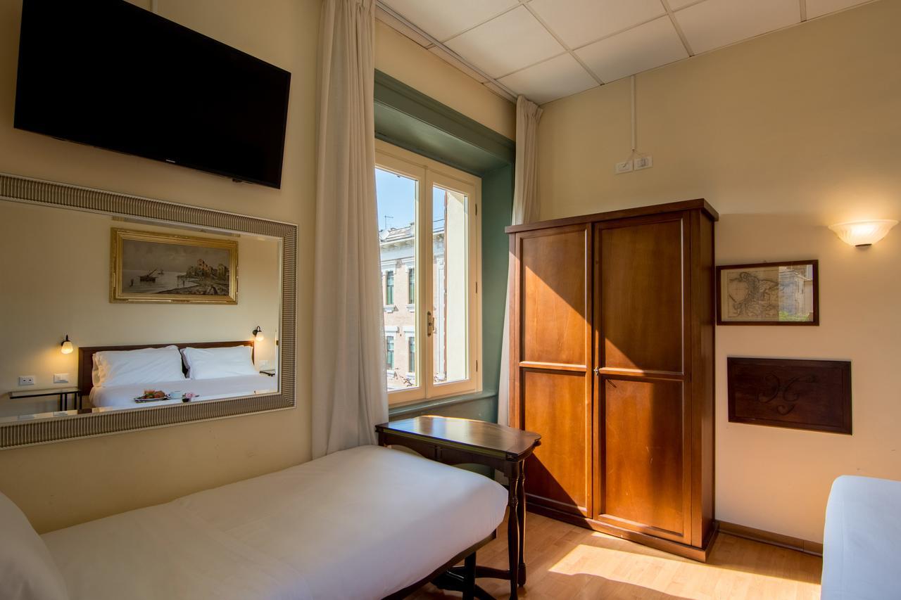 Hotel Della Vittoria อังโกนา ภายนอก รูปภาพ