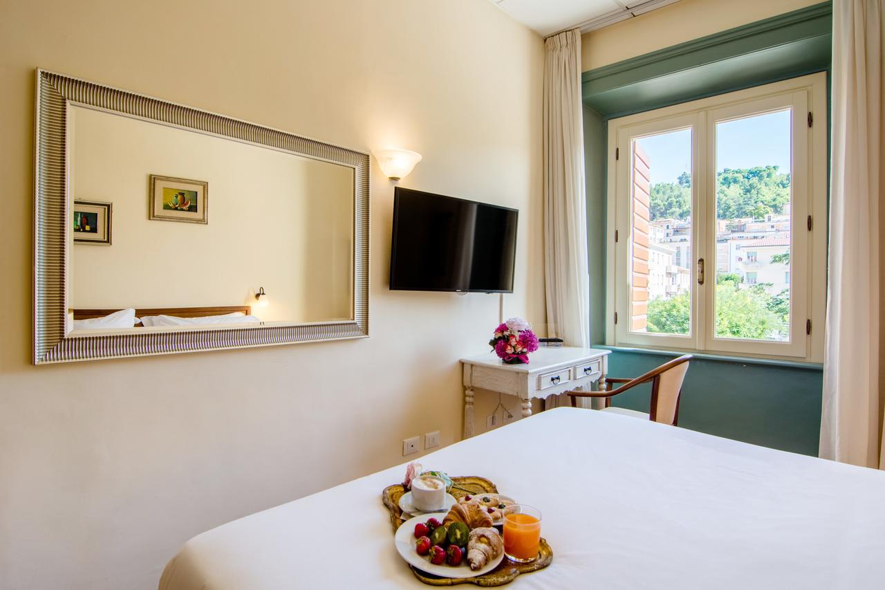 Hotel Della Vittoria อังโกนา ภายนอก รูปภาพ