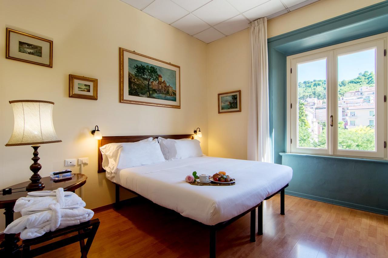 Hotel Della Vittoria อังโกนา ภายนอก รูปภาพ