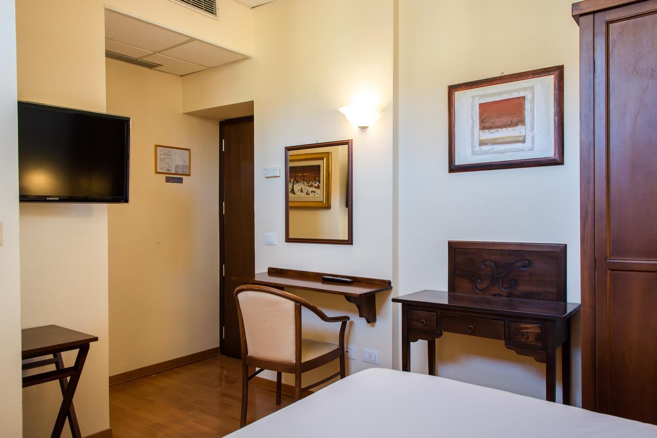 Hotel Della Vittoria อังโกนา ภายนอก รูปภาพ