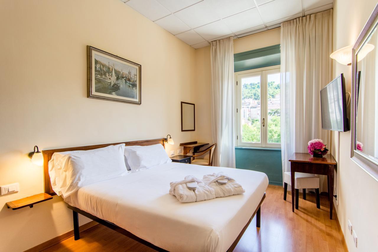 Hotel Della Vittoria อังโกนา ภายนอก รูปภาพ